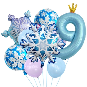 Blauwe ballon nummer 9 set met grote sneeuwvlokken voor een winters verjaardagsfeest