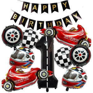 Detail van racefeestset met F1-autoballon en Happy Birthday verjaardagsslinger
