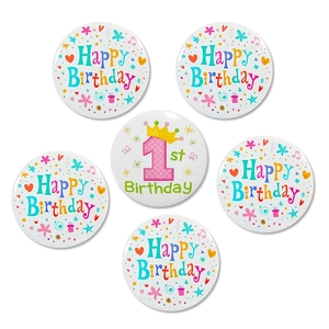 Lot de 6 badges d'anniversaire blancs 58mm avec motifs colorés et le chiffre 1