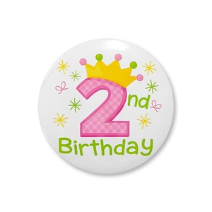 Badge d'anniversaire 2 ans rose à carreaux avec couronne pour fête d'enfant