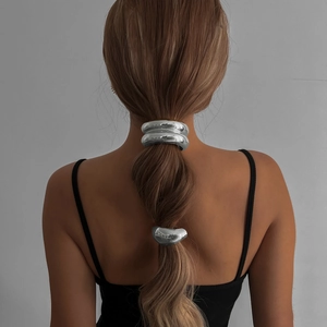 Anneaux de cheveux en métal argenté poli en forme de U et élastiques minimalistes