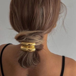 Élastique à cheveux doré poli en forme de U double couche pour queue de cheval élégante
