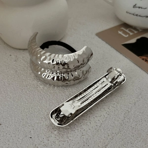 Silver hammered texture hair tie and spring clip set with minimalist geometric design