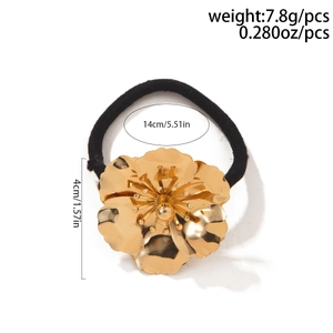 Detailed view of golden flower hair tie showing 4cm diameter and 7.8g weight specs