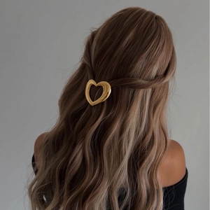 Barrette à cheveux élégante en métal doré évidé en forme de cœur style minimaliste