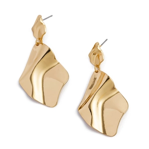 Boucles d'oreilles pendantes vagues dorées avec surface métallique ondulée géométrique