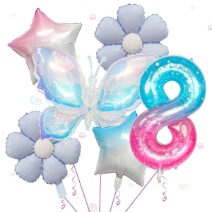 Détail de ballons papillon, marguerite et étoile avec ballon dégradé numéro 8