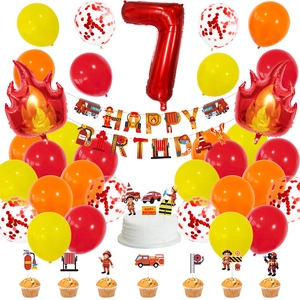 Décoration d'anniversaire 7 ans pompier avec ballon chiffre 7 et bannières thématiques