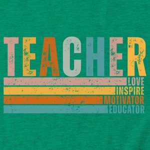 Détail de l'imprimé Vintage Teacher avec Love et Inspire sur t-shirt vert chiné