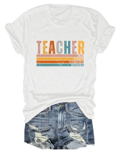 T-shirt blanc en coton pour enseignant avec short en jean bleu vintage effet vieilli