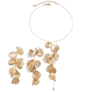 Parure bijoux collier à franges feuille de ginkgo dorée et boucles d'oreilles pendantes