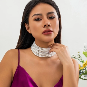 Meerlaagse witte parelketting met zeven rijen voor een elegante cyberpunk uitstraling