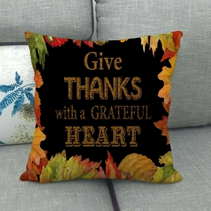 Housse de coussin noire en lin avec feuilles d'érable et texte Give Thanks de l'automne
