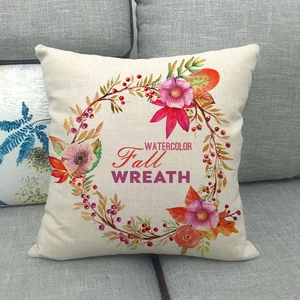 Détail du motif couronne d'automne aquarelle sur housse de coussin en lin et fleurs