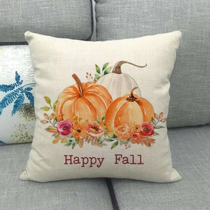 Détail de la taie en lin Happy Fall avec motif citrouille et fleurs sur canapé
