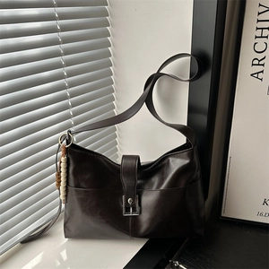 Borsa tote retrò in pelle marrone cioccolato con dettaglio di perline per il pendolare