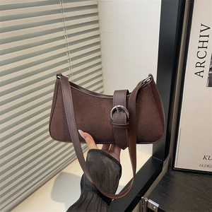 Sac sous le bras marron rétro en daim et cuir avec boucle métallique élégante