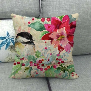 Détail de housse de coussin de Noël en lin avec oiseau aquarelle et poinsettia rouge