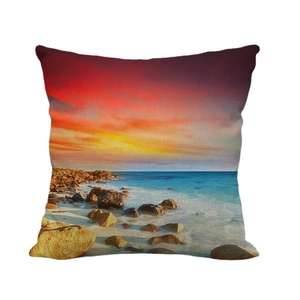 Funda de cojín de lino con paisaje de atardecer marino y cielo rojo sobre la playa