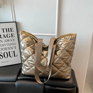 Sac fourre-tout matelassé doré champagne à grande capacité avec motif en losanges