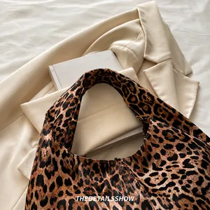 Detail of leopard print tote bag featuring a wide comfortable handle and chic pattern
