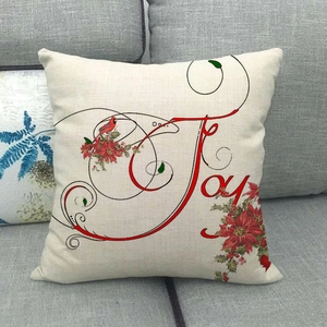 Détail d'une housse de coussin en lin de Noël avec oiseau cardinal et texte Joy