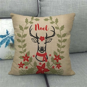 Detailaufnahme der Leinen-Kissenhülle mit Rentier-Motiv und floralem Noel-Muster