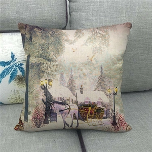 Dettaglio di federa in lino con scena invernale vintage ad acquerello e carrozza con cavalli