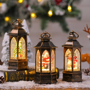 Lanternes de Noël vintage en bronze avec scènes de sapin et Père Noël éclairées par LED