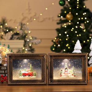 Détail du cadre photo musical de Noël avec lumière chaude et effet de neige scintillante