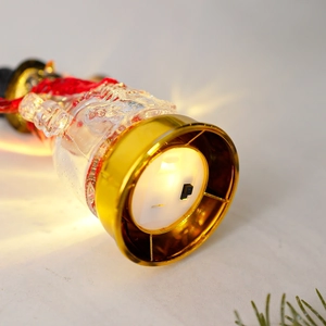 Vue macro d'un bonhomme de neige lumineux de Noël avec lumière LED et interrupteur manuel
