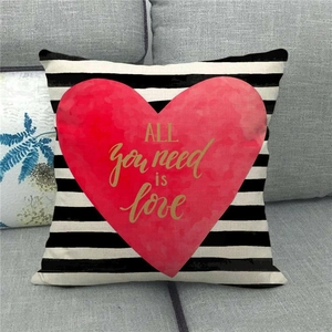Housse de coussin en lin à rayures noires et blanches avec cœur rouge de Saint Valentin