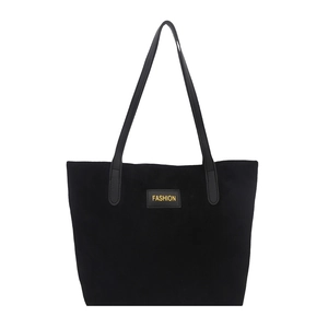 Minimalistische schwarze Shopper-Tasche aus Wildlederimitat mit Fashion-Schriftzug