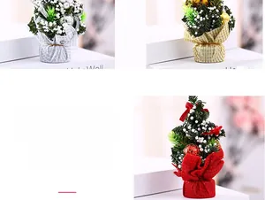 Dettaglio di mini alberi di Natale da 20 cm con aghi di pino e base in tessuto