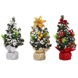 Tre mini alberi di Natale da 20 cm in oro, argento e rosso per decorazioni da tavola