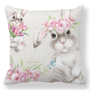 Détail de la housse de coussin avec motifs aquarelle de lapins et fleurs de cerisier