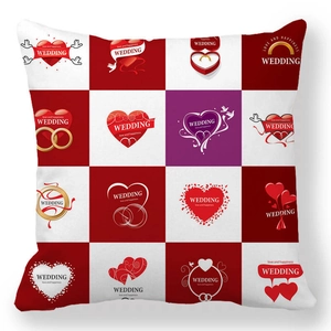 Housse de coussin mariage à carreaux rouge et blanc avec des motifs de cœur