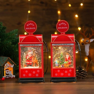 Lot de deux lanternes de Noël vintage en forme de pompe à essence avec neige et Père Noël