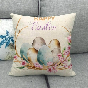 Detalle de textura de funda de cojín de Pascua de lino con huevos en sofá gris