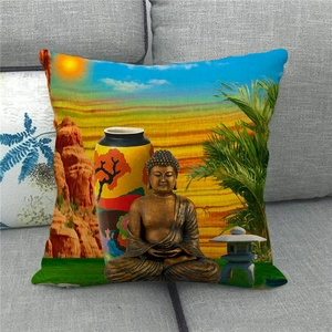 Détail de la housse de coussin carrée avec motif bouddha zen et paysage de montagne