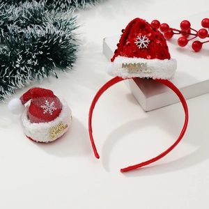 Détail du serre-tête et pince de Noël à paillettes rouges avec logo de fête