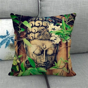 Leinen Kissenbezug mit Sakyamuni Buddha Kunst Design umgeben von grünen Blättern