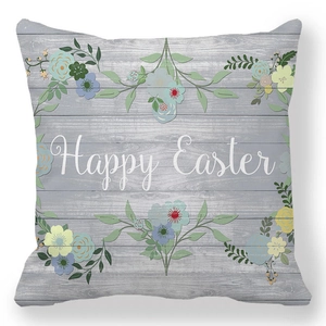Λεπτομέρεια της μαξιλαροθήκης Happy Easter με φλοράλ σχέδια σε υφή ξύλου