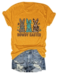 T-shirt Howdy Easter avec silhouettes de lapin et short en jean vieilli posé à plat
