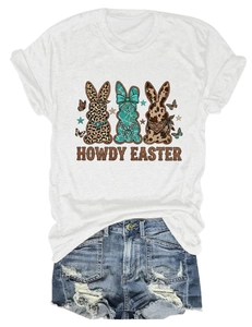 Détail du t-shirt Howdy Easter avec graphismes de lapin et short en jean déchiré