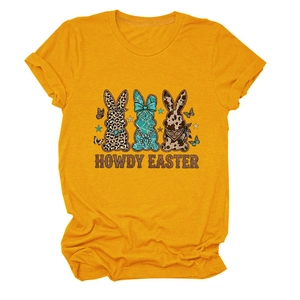 Détail du motif Howdy Easter avec lapins imprimé sur un t-shirt jaune vif