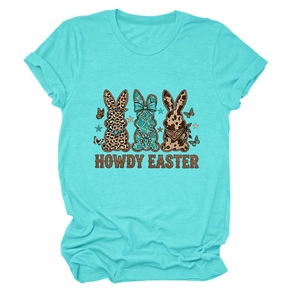 Détail du t-shirt turquoise à col rond avec impression de lapin de Pâques Howdy