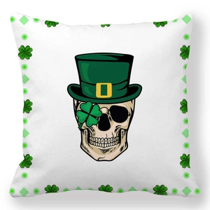 Dettaglio della federa per San Patrizio con teschio festivo e cappello da leprechaun verde