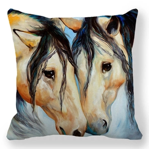 Détail d'une peinture à l'huile de cheval sur une taie d'oreiller en peau de pêche