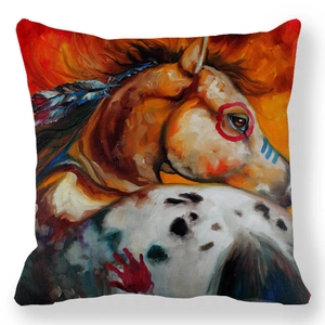 Détail de peinture à l'huile de cheval avec plumes indiennes sur taie d'oreiller